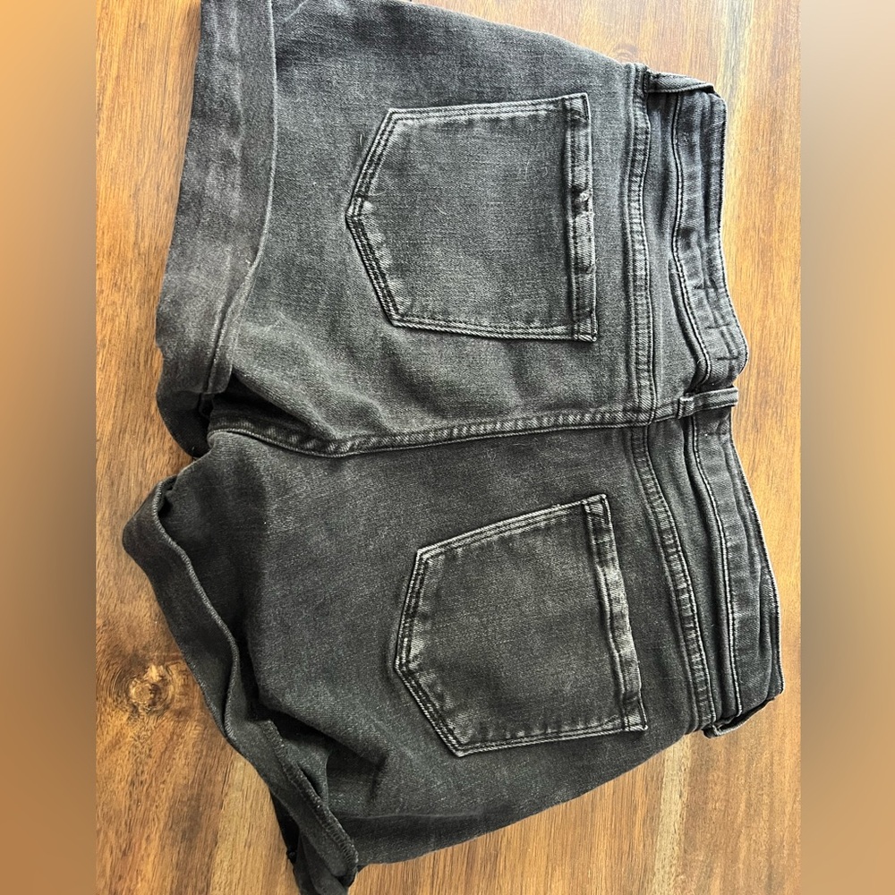 Size 31 Kan can high rise shorts.